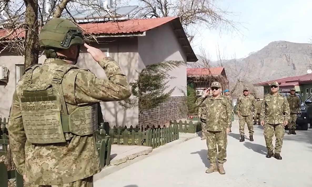 Orgeneral Bayraktaroğlu’ndan Pençe-Kilit’e denetim