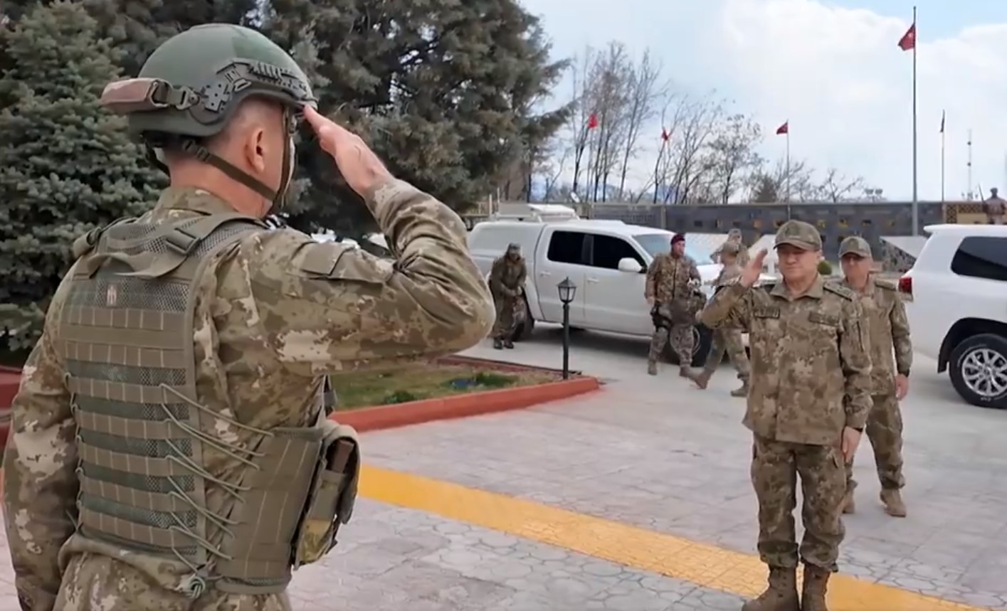 KKK Orgeneral Bayraktaroğlu, Şırnak Gülyazı’daki üs bölgesini denetledi