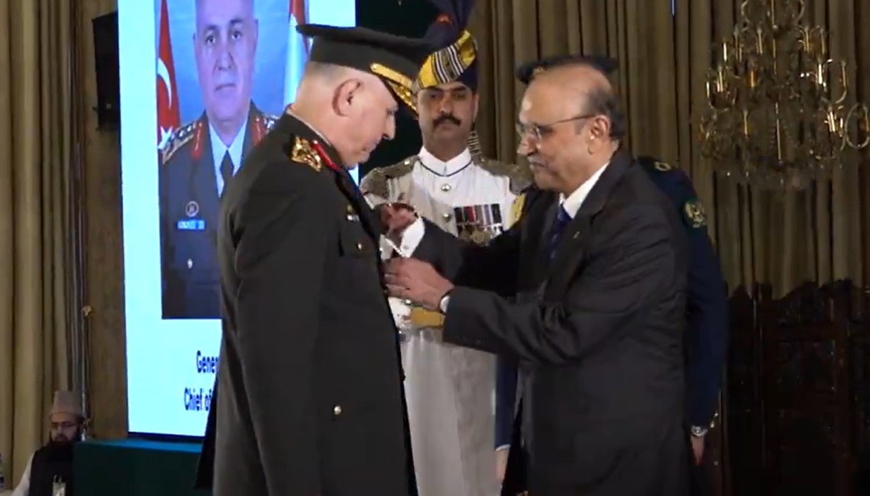 Genelkurmay Başkanı Gürak’a Pakistan’da “İmtiyaz Nişanı”