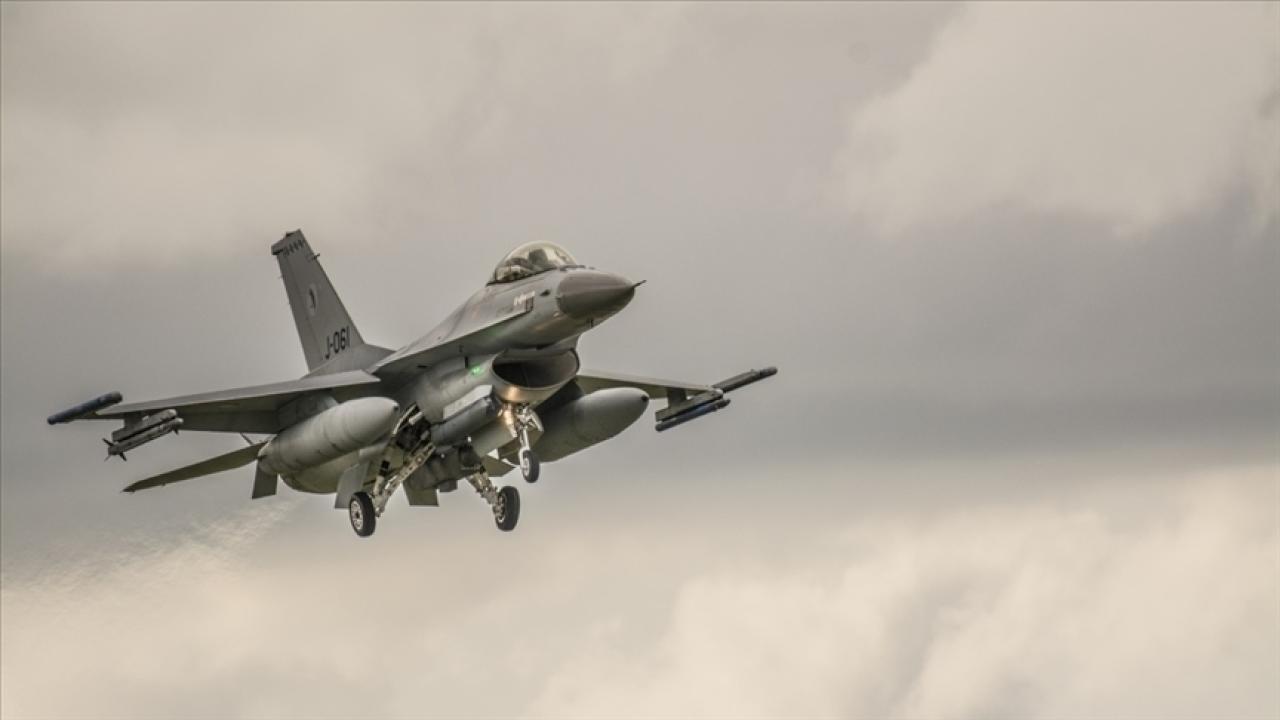 Ukrayna, Emekli F-16 Pilotlarının Peşinde