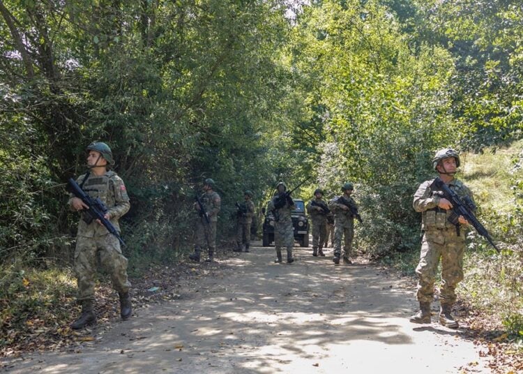 Türk Askeri Kosova-Sırbistan Sınırında Güvenlik İçin Görevde
