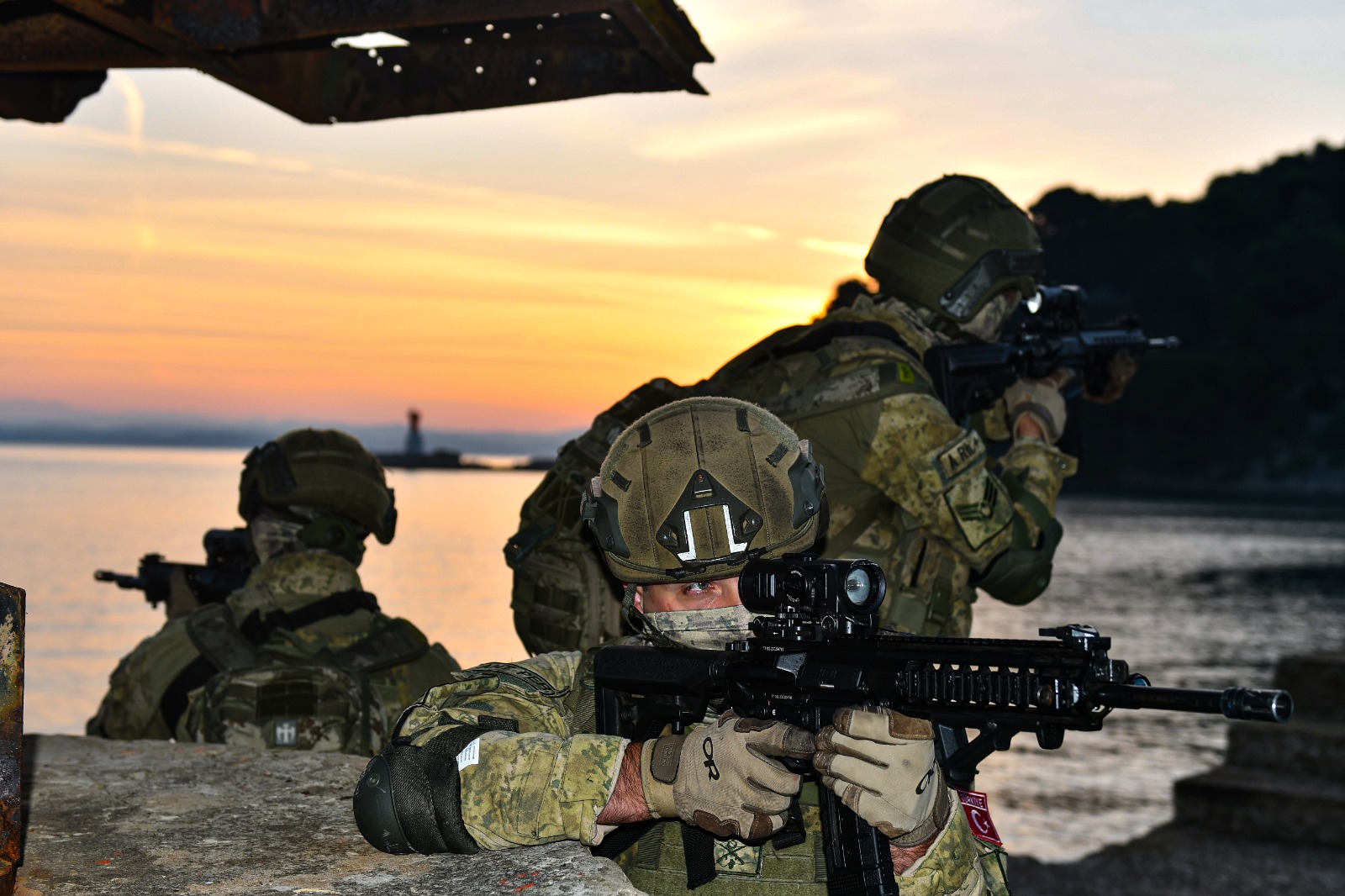 TCG Anadolu’da Konuşlu Tabur Çıkarma Kuvveti’nden Amfibi Akın Eğitimi