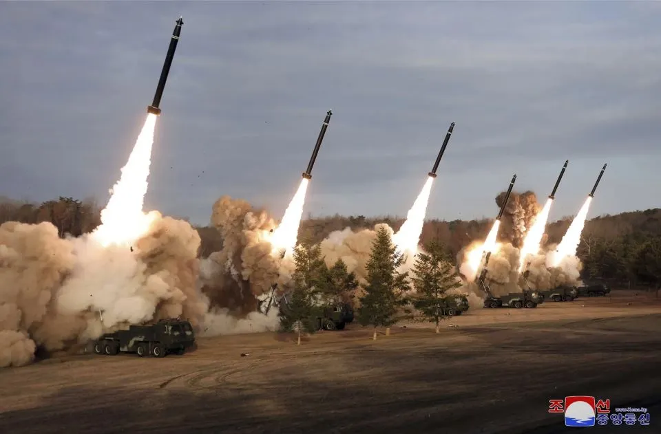 Kuzey Kore, KN-25 Roket Sisteminin Seri Üretimine Başladı