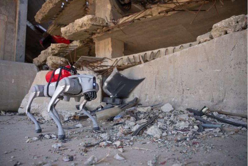 İnsan Gibi Düşünüp Hareket Eden Teknoloji: Akıllı Robot Köpek, Kara Kuvvetlerinin Yeni Üyesi Olabilir