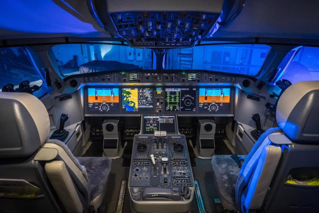 Pilotun Dünyası: Butonlar, Ekranlar ve Hayat Kurtaran Kararlar