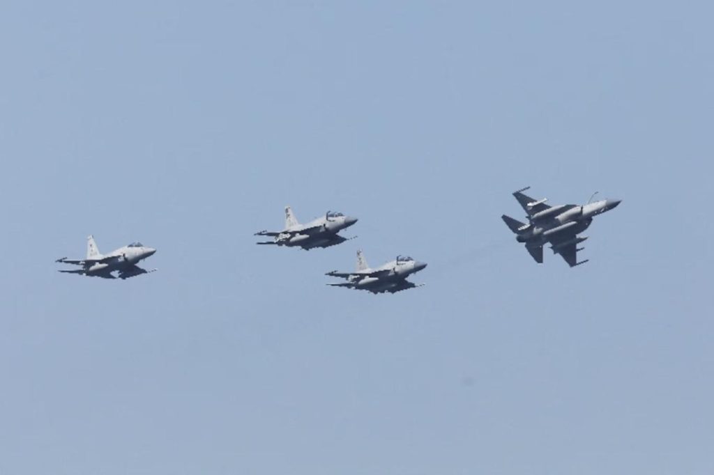 Pakistan Suudi Arabistan'a neden 8 bin asker ve savaş uçağı gönderdi