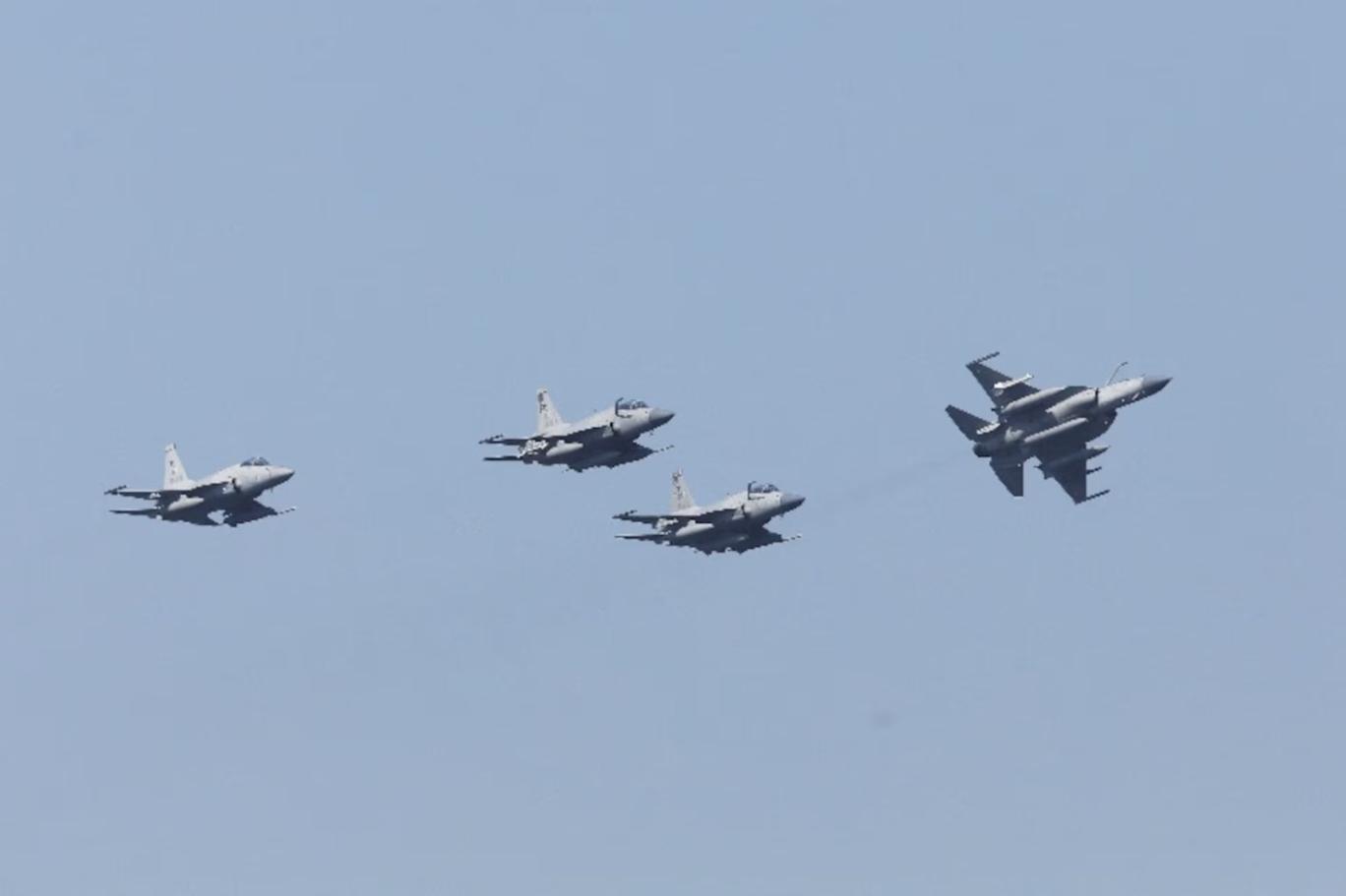 Pakistan Suudi Arabistan'a neden 8 bin asker ve savaş uçağı gönderdi