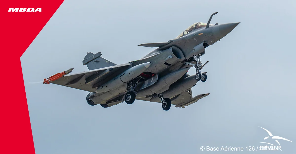 Fransa'nın yeni nesil süper füzesi MICA NG süpersonik hızda giden Rafale savaş uçağından fırlatılınca gökyüzünde neler yaşandı?