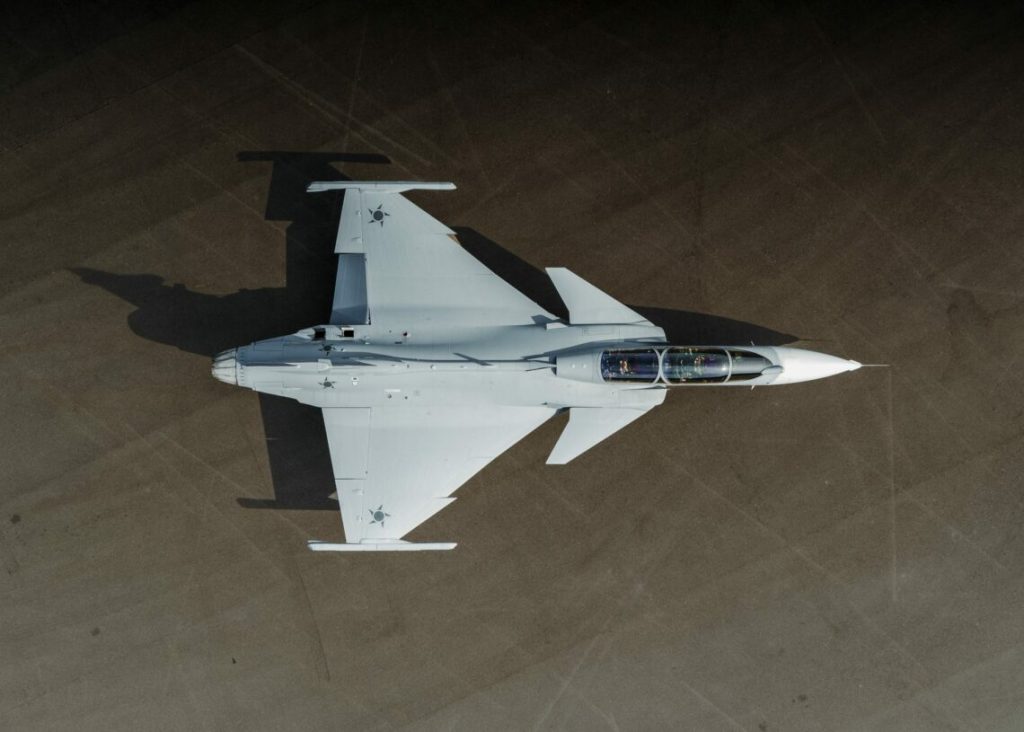 İsveç’in Brezilya için özel olarak geliştirdiği çift koltuklu yeni Gripen F savaş uçağı gökyüzünü nasıl değiştirecek?
