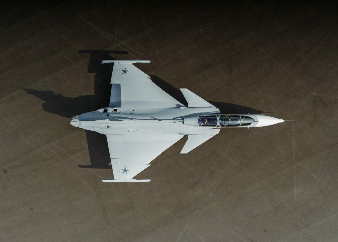 İsveç’in Brezilya için özel olarak geliştirdiği çift koltuklu yeni Gripen F savaş uçağı gökyüzünü nasıl değiştirecek?