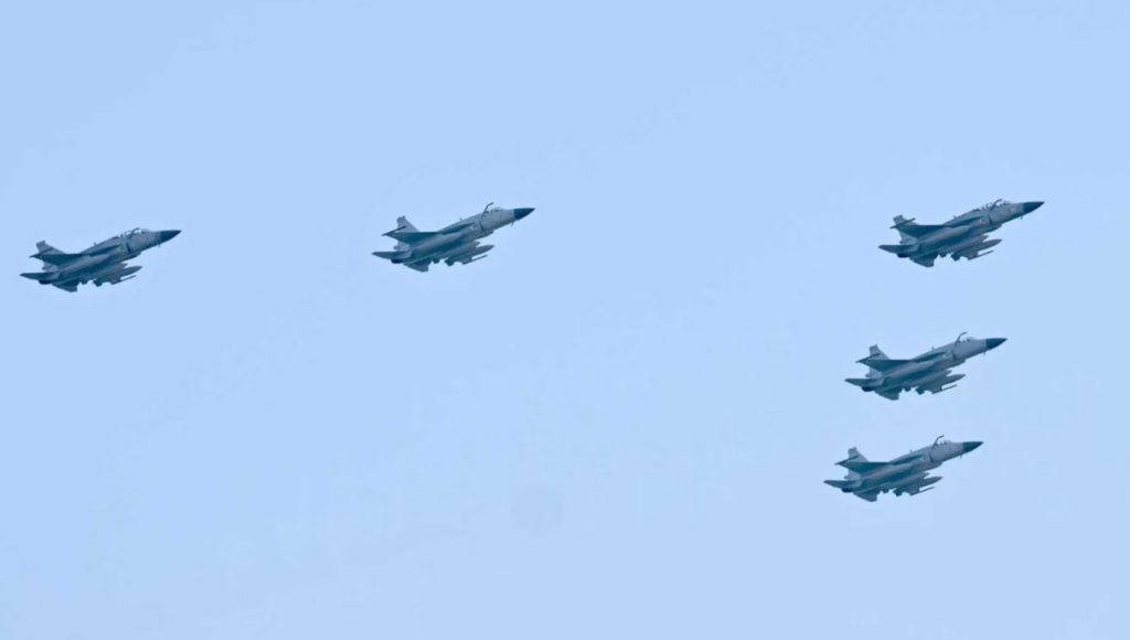 Azerbaycan göklerinde JF-17 Thunder sesleri mi yankılanıyor yeni savaş uçakları resmen göreve mi başladı