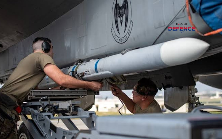 U.S. Air Force Outlines Massive $20.7 Billion Multi-Year Production Contract for Raytheon AIM-120 AMRAAM