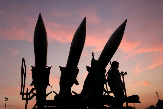 Tactical Nuclear weapons: The dangerous line between deterrence and global catastrophe Tactical Nuclear weapons: The dangerous line between deterrence and global catastrophe
