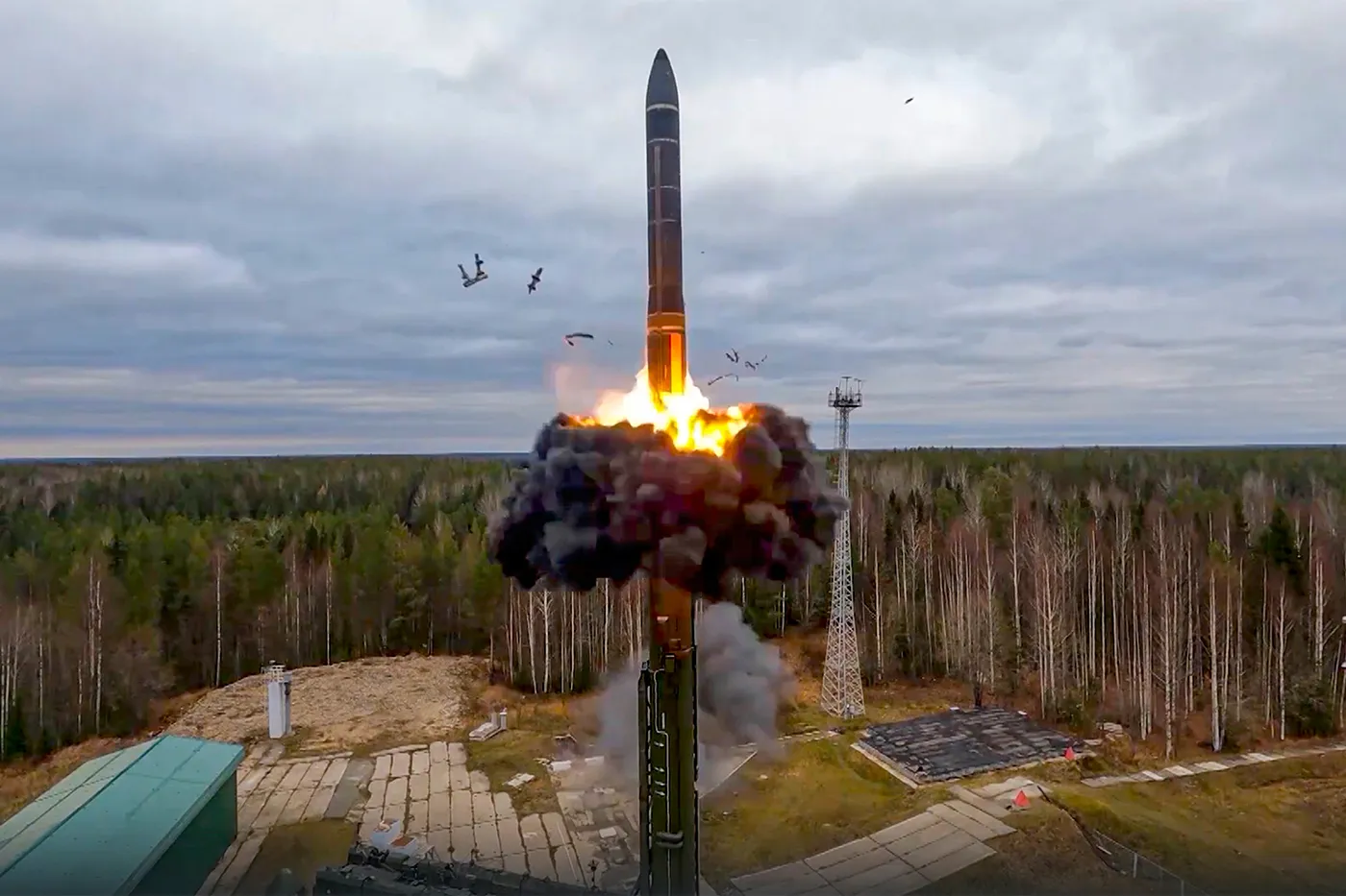 Tactical Nuclear weapons: The dangerous line between deterrence and global catastrophe Tactical Nuclear weapons: The dangerous line between deterrence and global catastrophe
